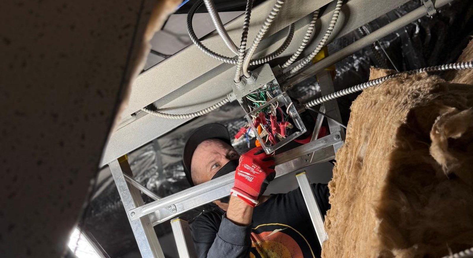 electrician 1600x873